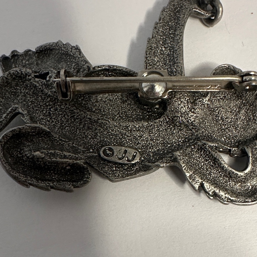 Vintage Signed JJ Pewter Cat Pin Dangling Fish Kitty Eating 2.5" - Picture 3 of 4
